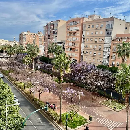 Completo Con Preciosas Vistas A La Rambla Appartement